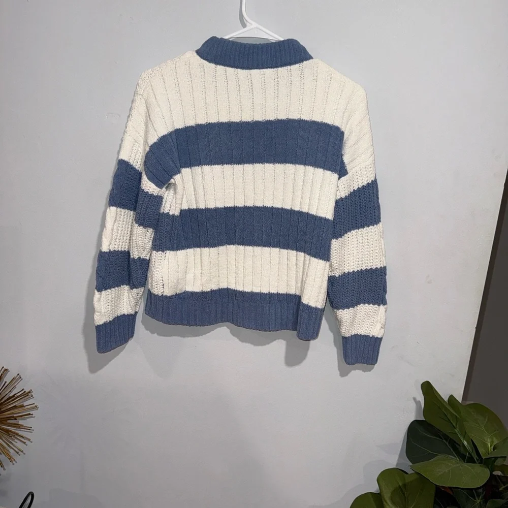 Abercrombie Kids Blue and White Cable Knit Sweater